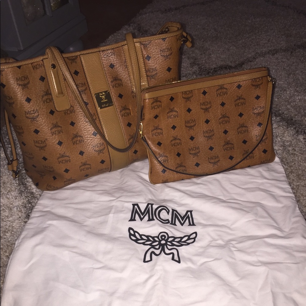 Large mcm purse comes with dust bag and clutch